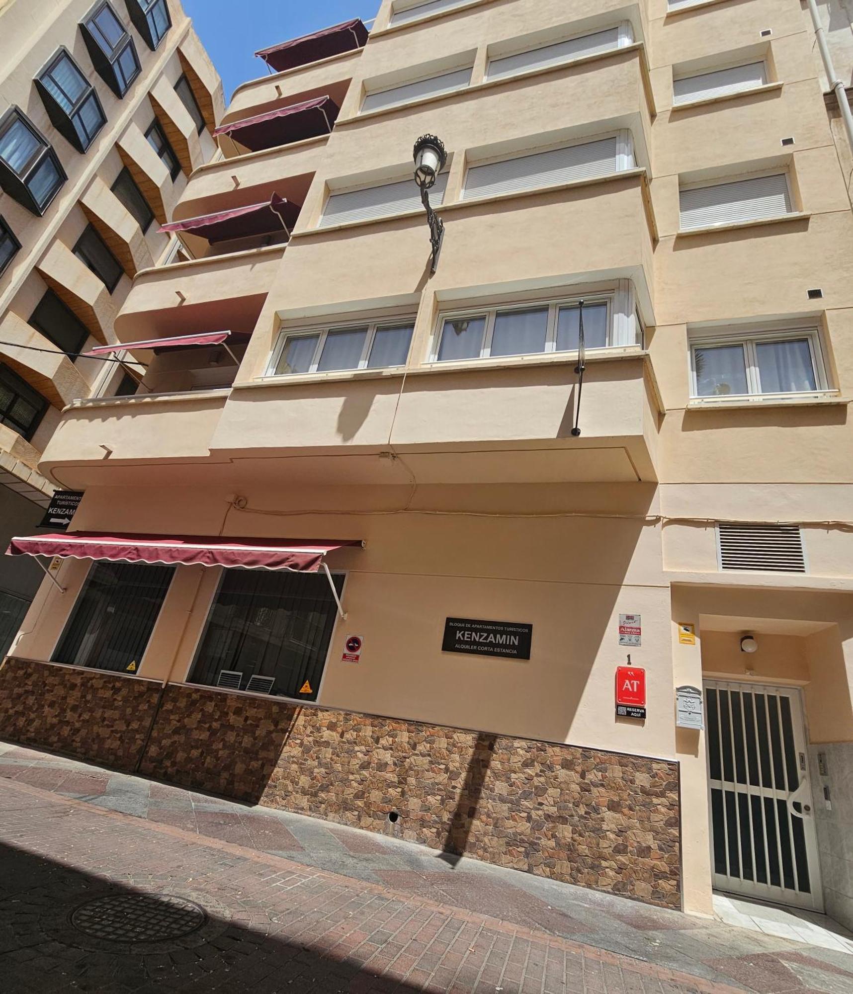 Apartamentos Turisticos Kenzamin อาลิกันเต ภายนอก รูปภาพ