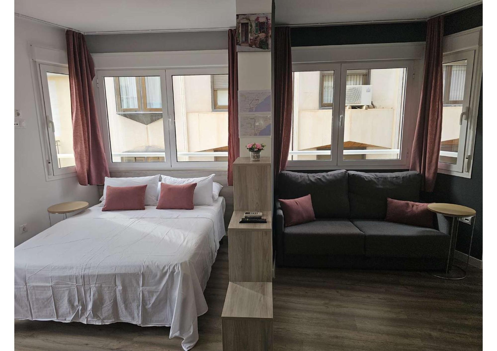 Apartamentos Turisticos Kenzamin อาลิกันเต ภายนอก รูปภาพ