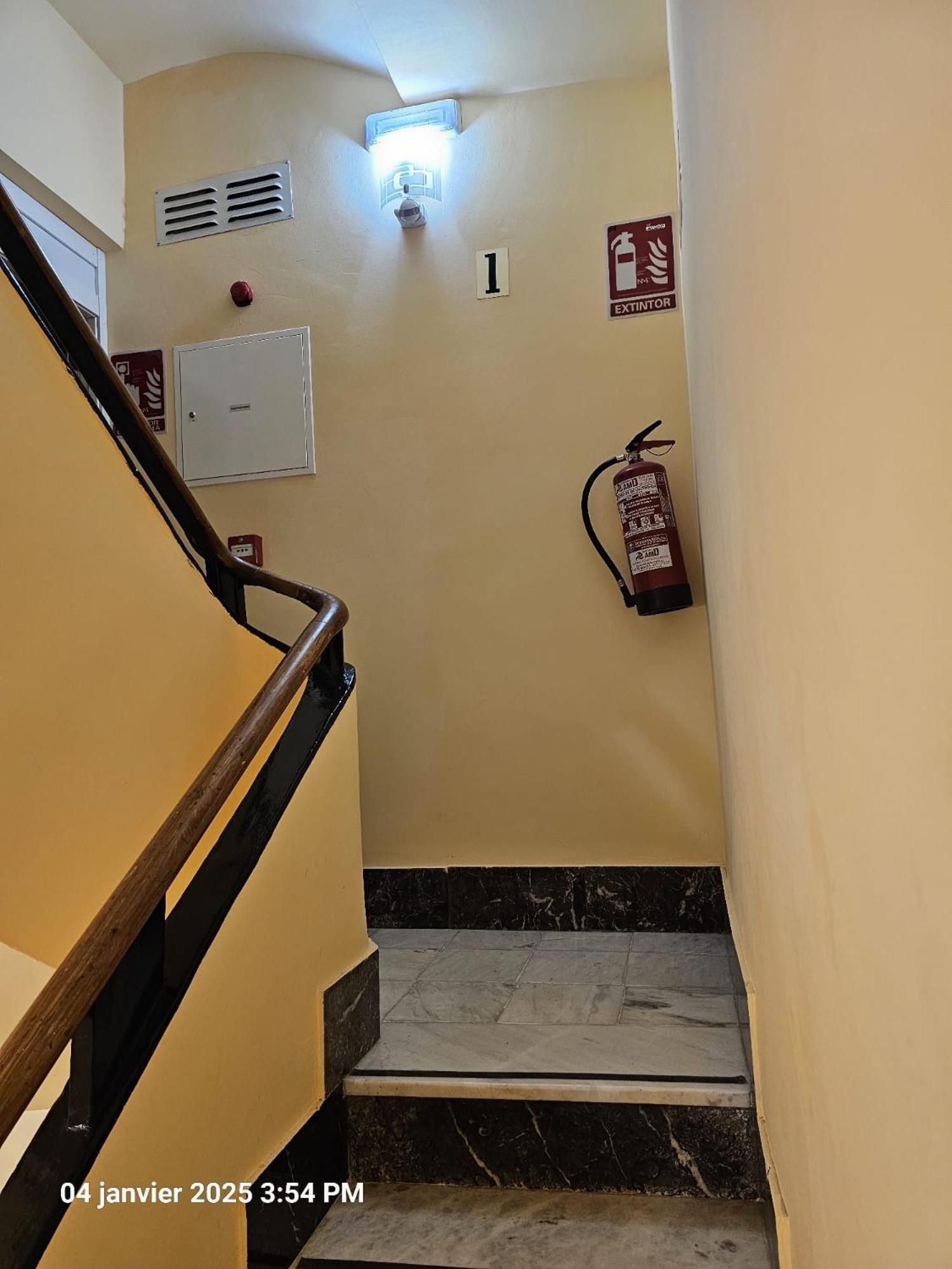 Apartamentos Turisticos Kenzamin อาลิกันเต ภายนอก รูปภาพ