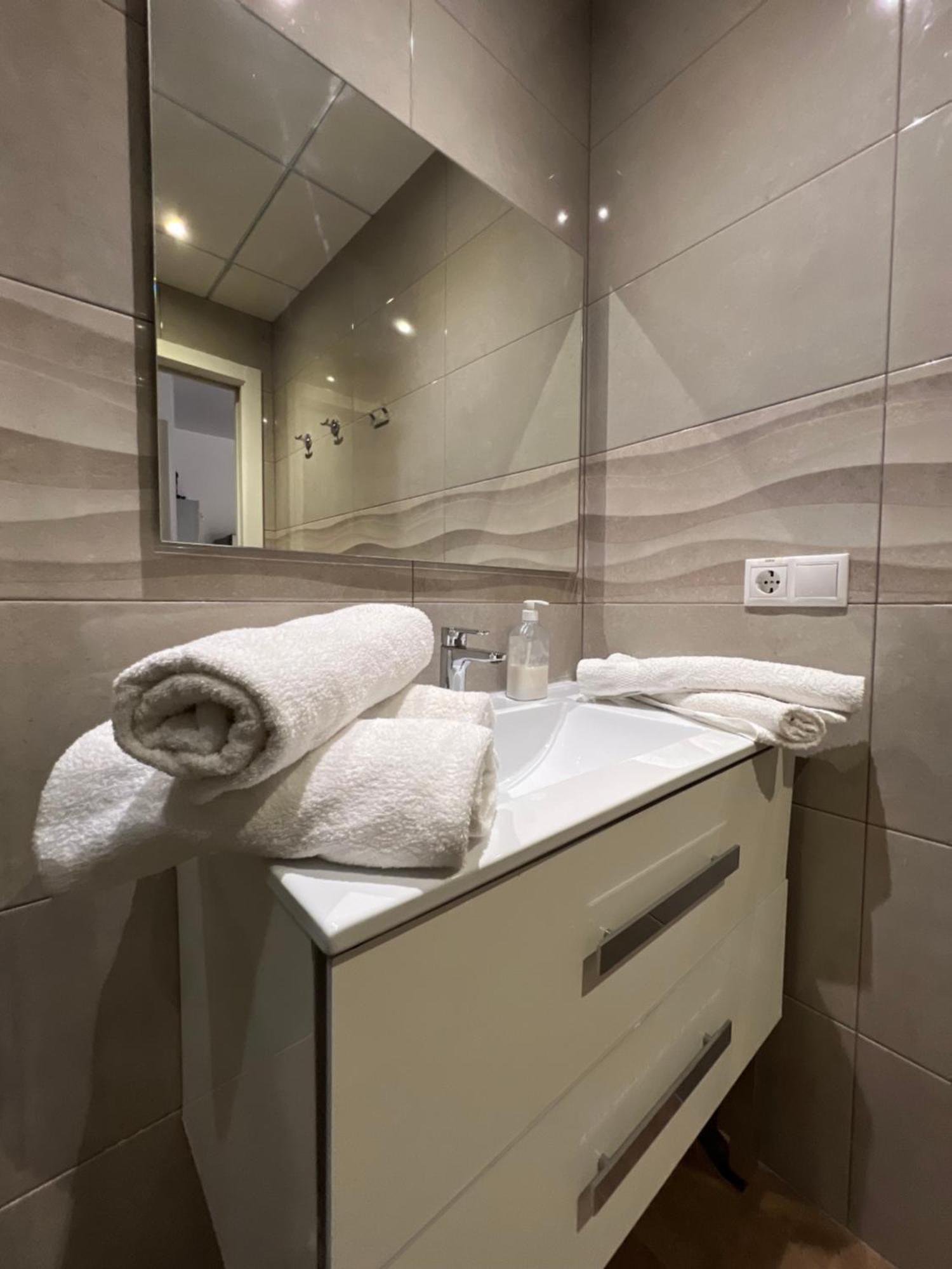 Apartamentos Turisticos Kenzamin อาลิกันเต ภายนอก รูปภาพ